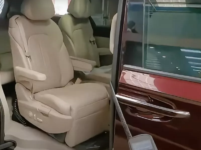 Buick GL8 Avenir ini mengubah suai kerusi Swivel Xinder-tech