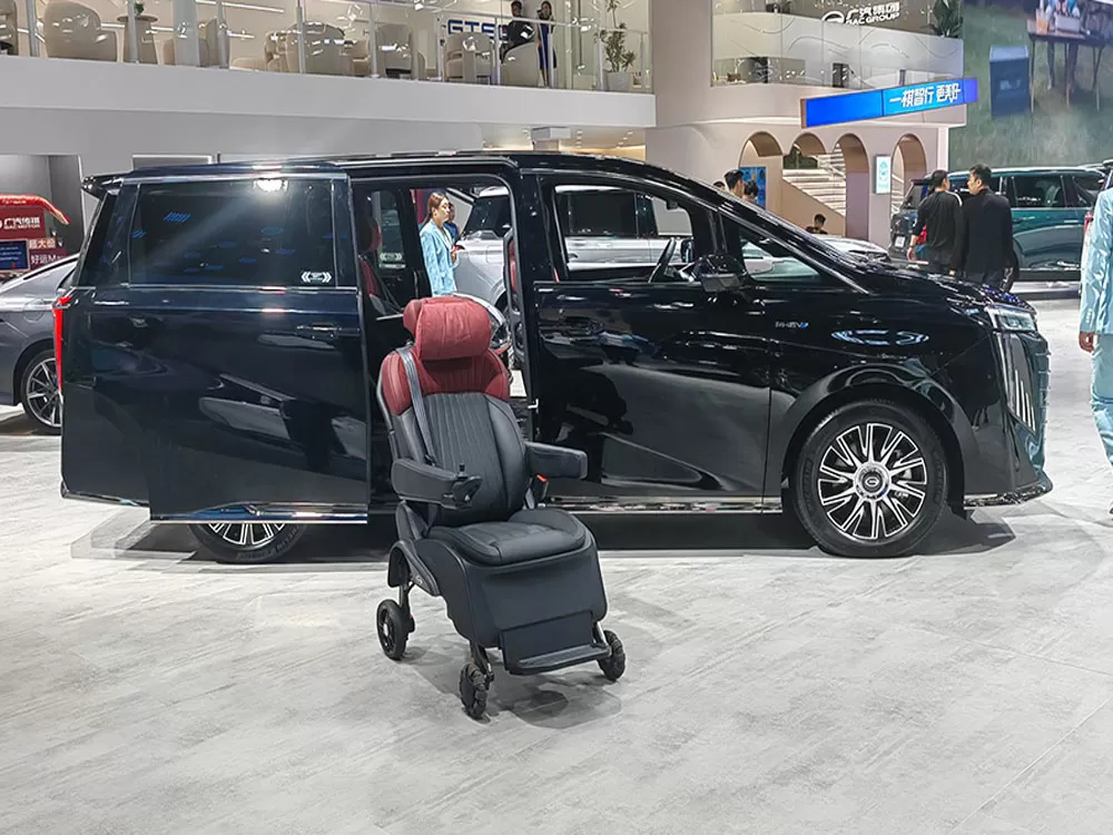 Kemunculan edisi penjagaan teknologi Trumpchi E9 di pameran Auto Beijing