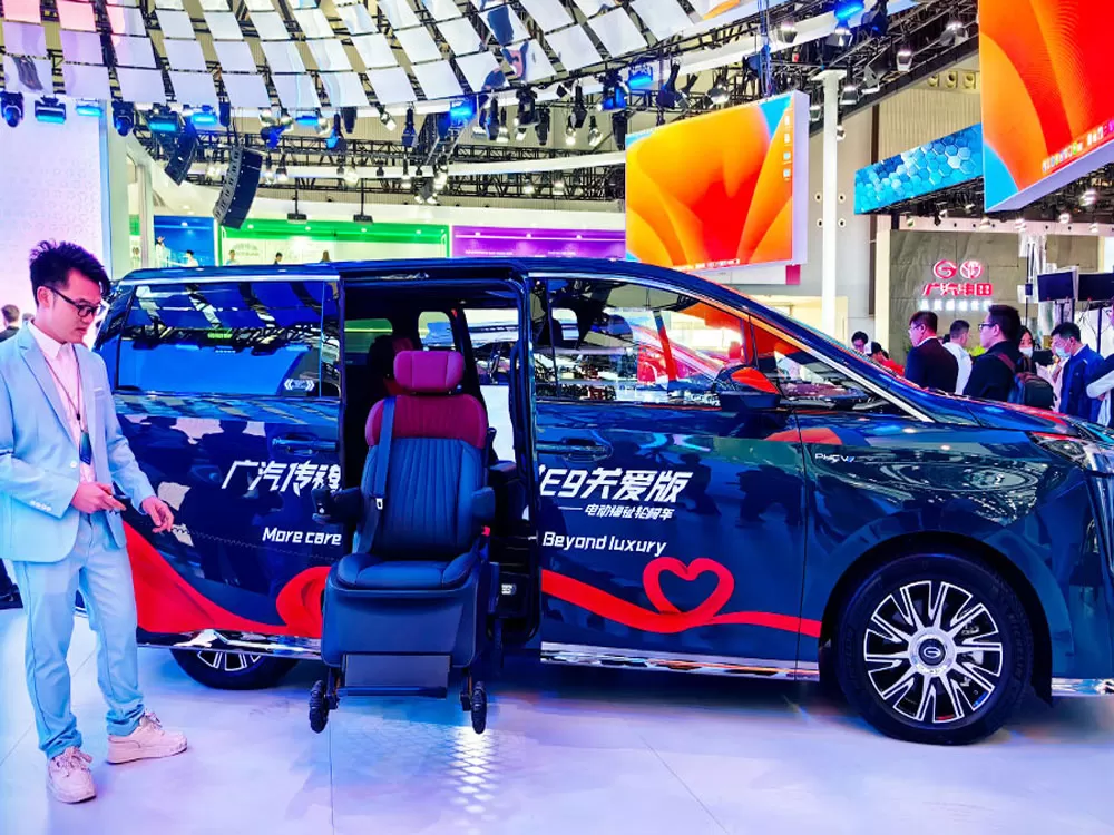 Kemunculan kerusi Swivel Xindetech di pameran Auto Guangzhou